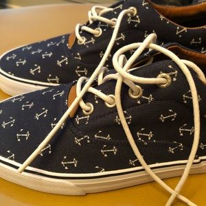 Never worn new no tags bass sneakers size 8M